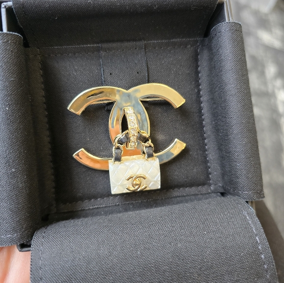 Chanel Brooch - Picture 3 of 4